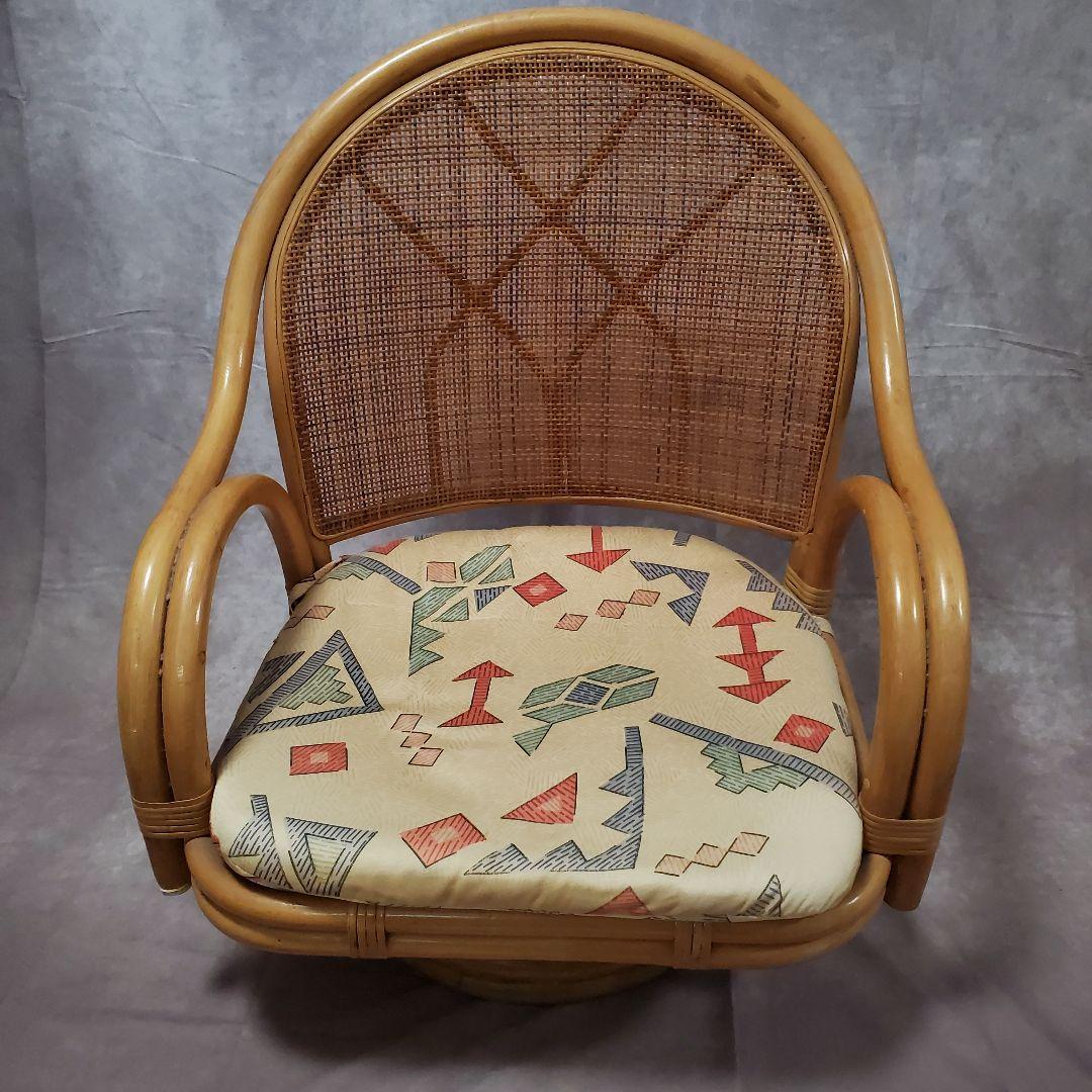 回転式座椅子籐椅子・クッション付き2脚セット　花柄　昭和レトロ　ヴィンテージ　籐