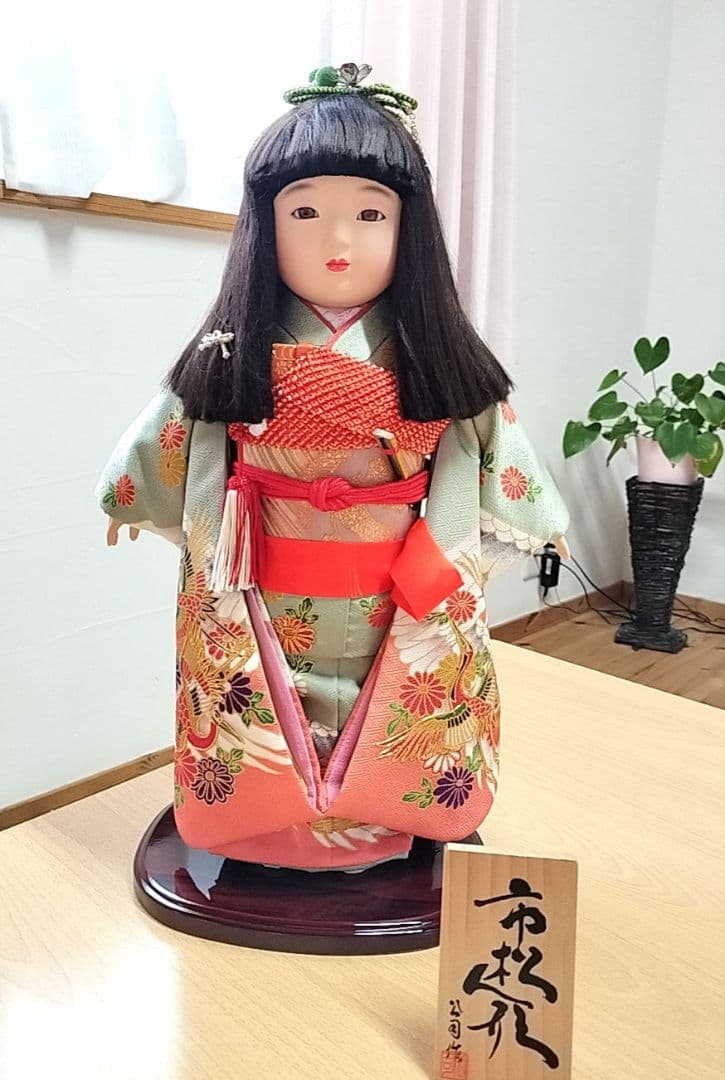 新品未使用。市松人形 綺麗な衣装綺麗な顔 栗毛編み込みリボン可愛い✨公司作
