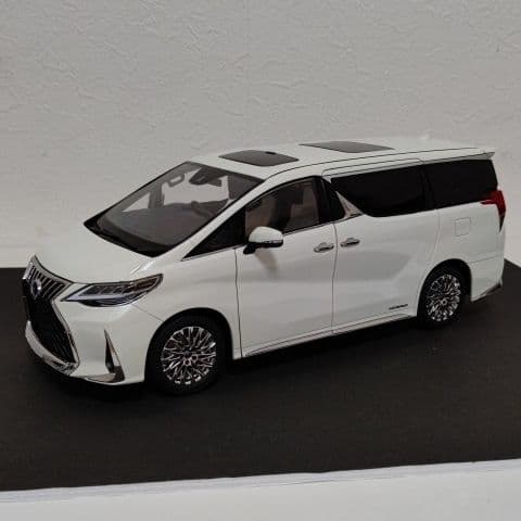 自動車 1/18 scale LEXUS LM 300h