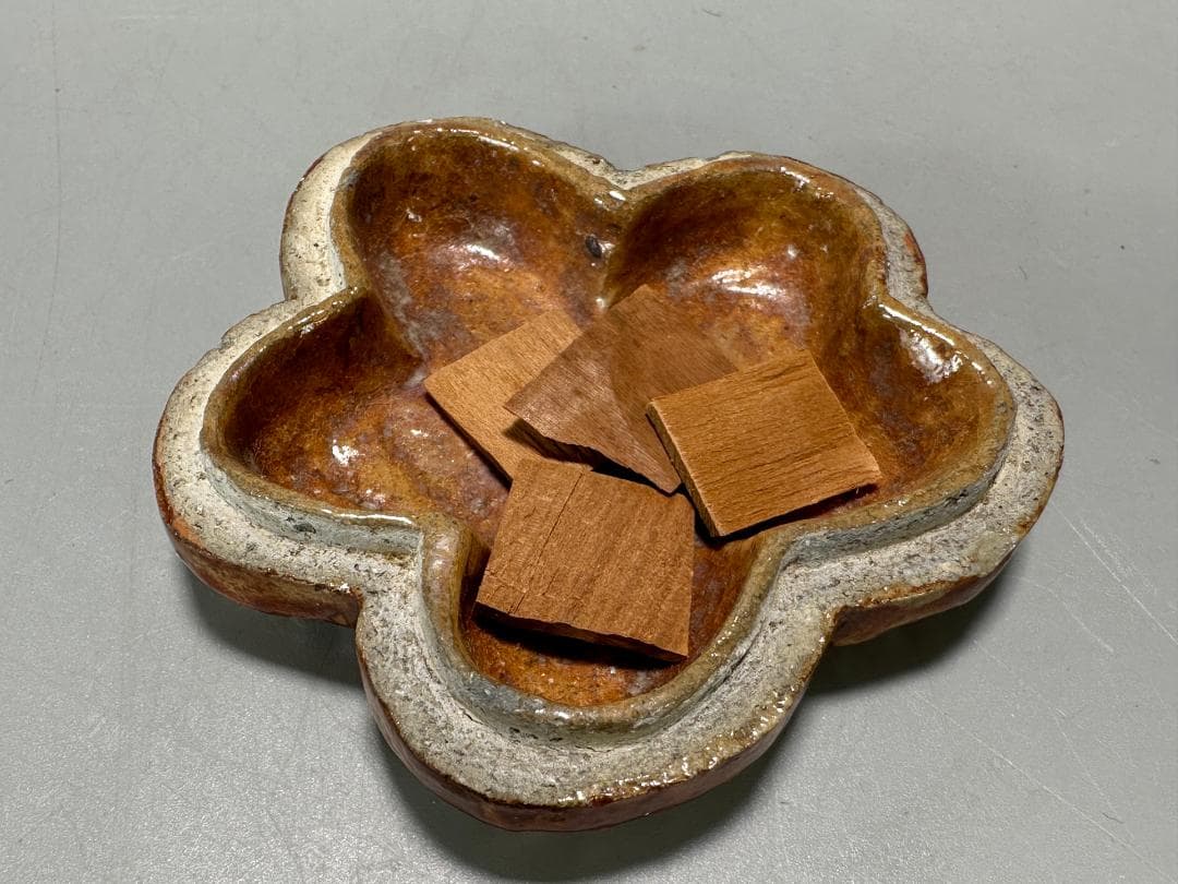 志野焼　香道具　梅形香合　蓋物