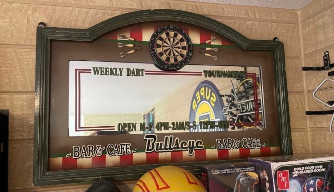 Bullseye Bar & Cafe ダーツミラー