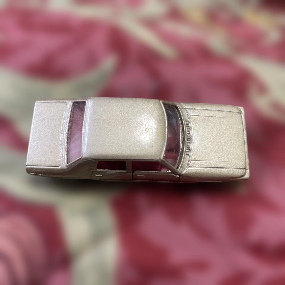 トミカ　NEW CROWN