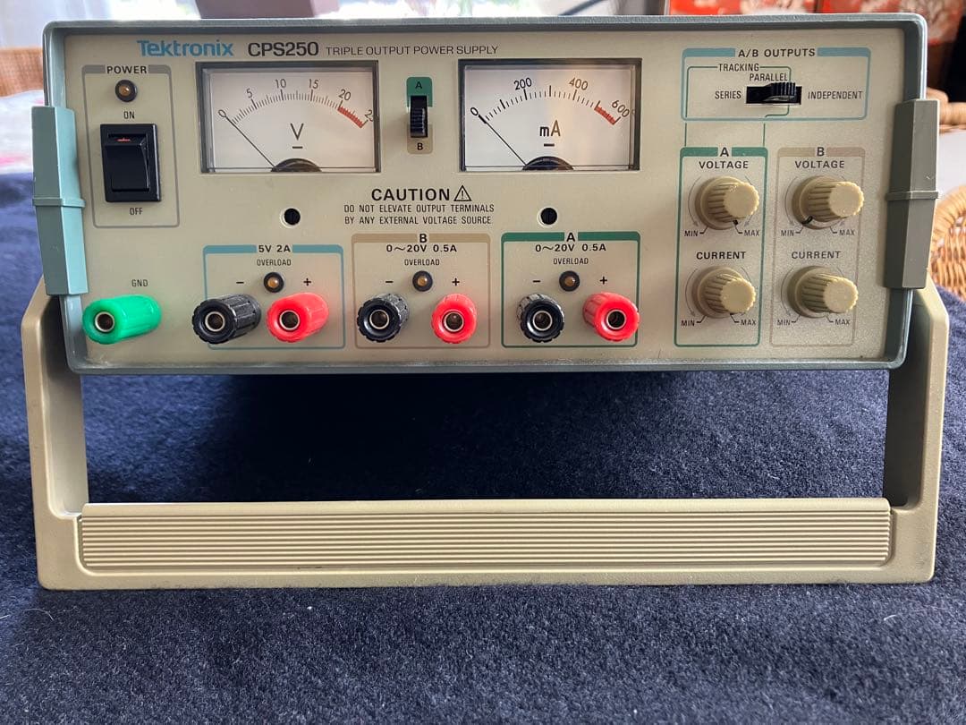 TEK CPS250 Triple Output Power Supply 美品