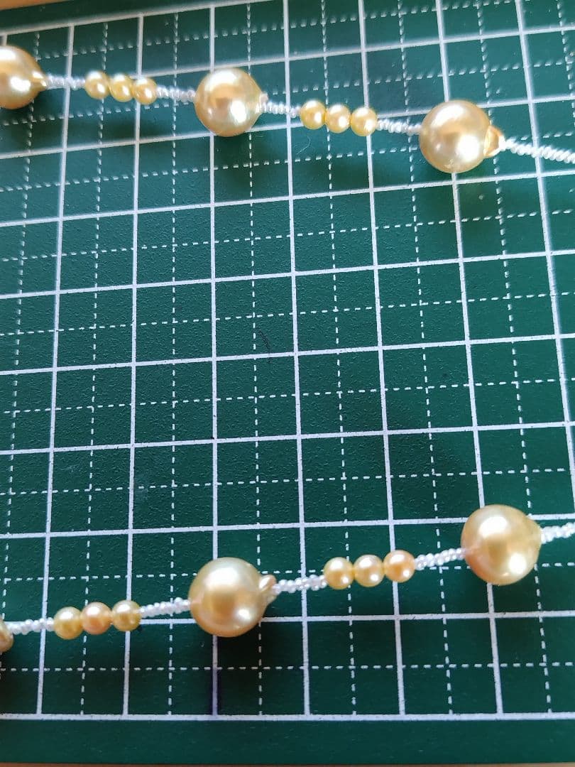 アコヤ真珠、あこやベビーパール　ゴールド(染)と、あこや砂芥子パール、オメガ風