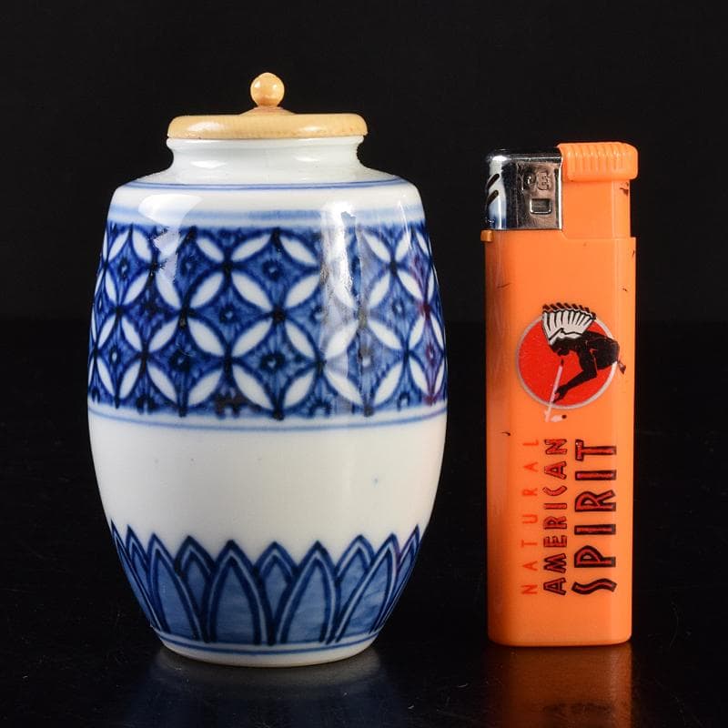 瀬戸焼　三代　山口錠鉄作　染付　肩衝茶入　三玄院長谷川大真師書付箱　MR7772