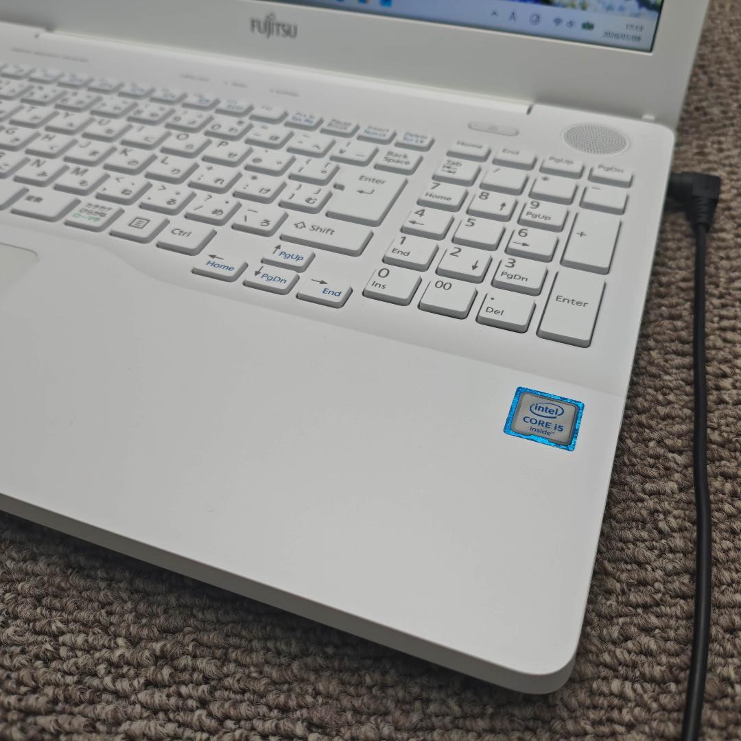 真っ白キレイ✨Windows11✨高速SSDリカバリ済み 富士通ノートパソコン