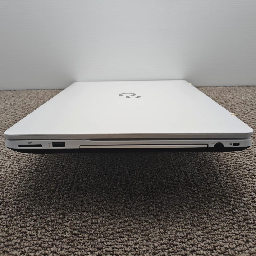 真っ白キレイ✨Windows11✨高速SSDリカバリ済み 富士通ノートパソコン