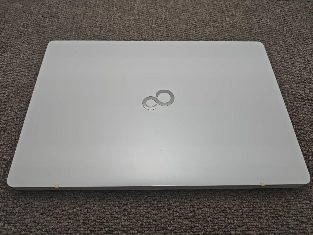 真っ白キレイ✨Windows11✨高速SSDリカバリ済み 富士通ノートパソコン