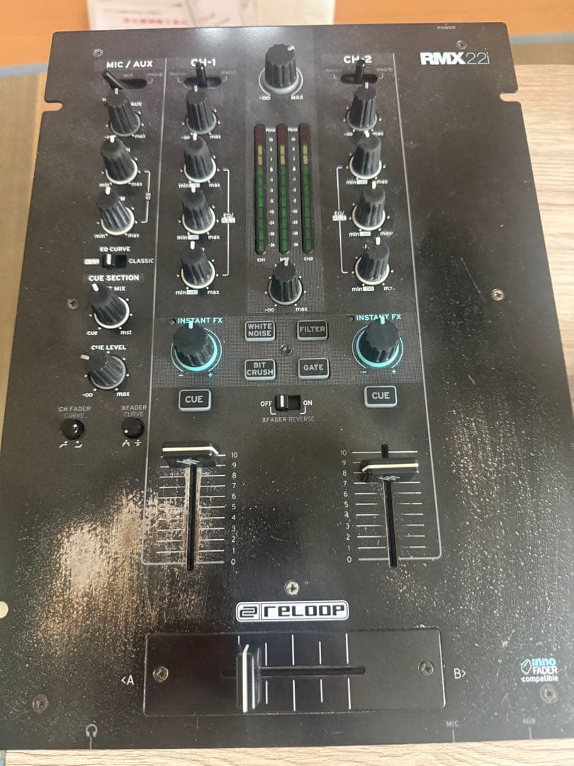 Reloop RMX 22i DJミキサー 本体と付属品