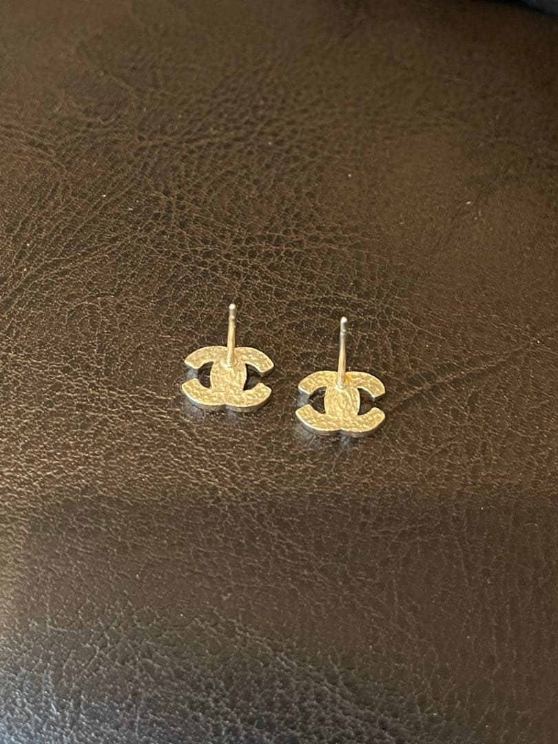 確実正規品　CHANEL ミニ　ロゴピアス　ブラック　ココマーク