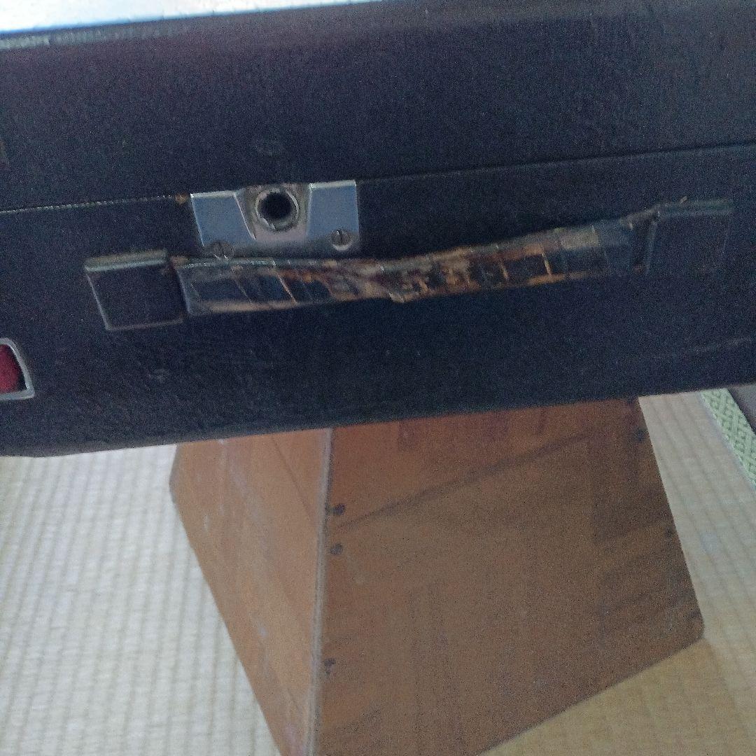 レトロなコロンビアの卓上蓄音機です。