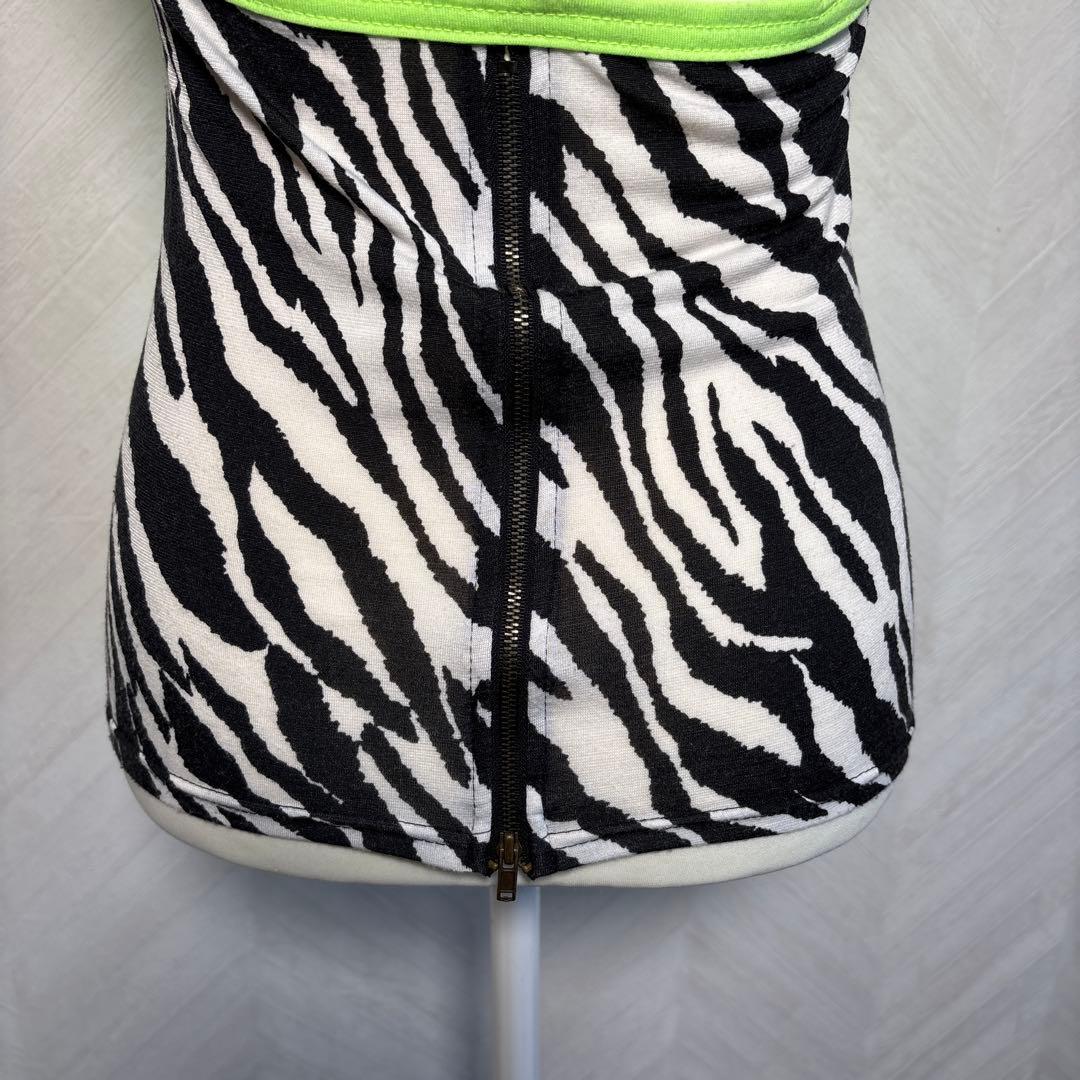 d.i.a. 平成ギャルy2k バックオープンゼブラ柄ラメロゴタンクトップ