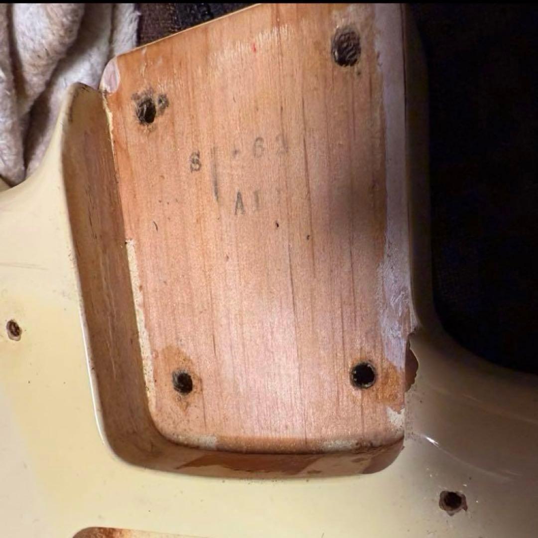 Fenderボディ・Squireネック ストラトキャスター ラージヘッド