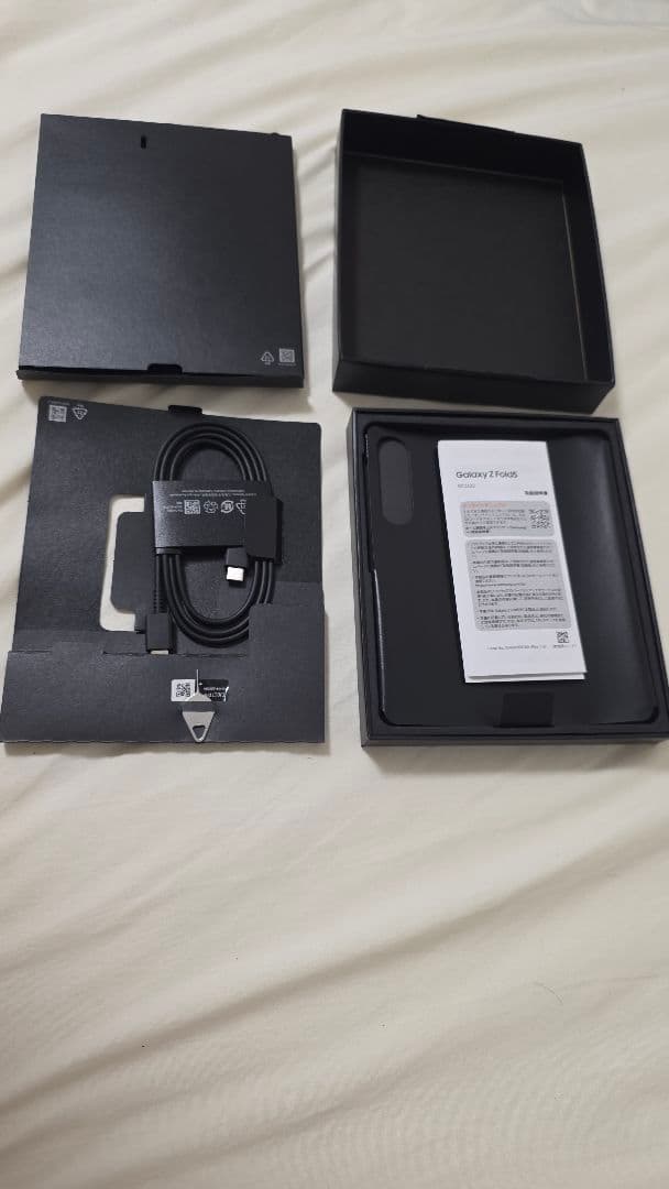 galaxy fold5 256GB 国内auSIMフリー版　アラミドケース付き