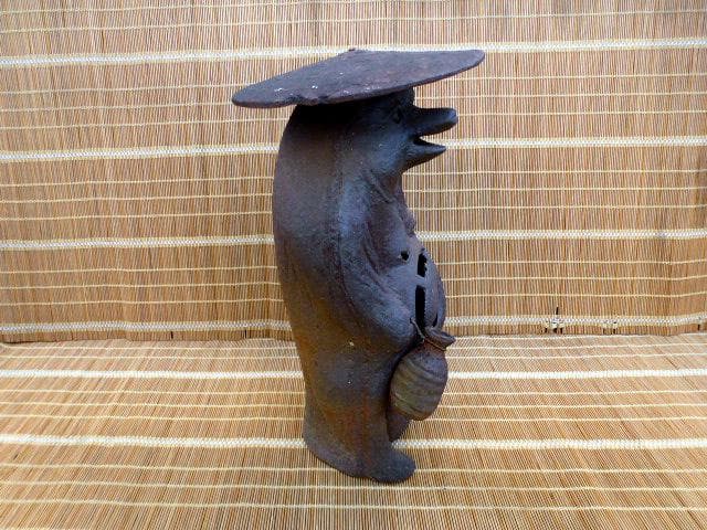 鋳鉄製 タヌキの置物 狸　縁起物　オブジェ　52ｃｍ