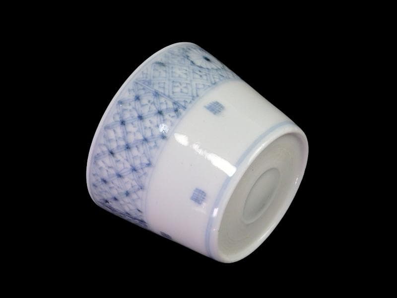 古伊万里　染付　四方襷紋に菊花の図　蕎麦猪口　A666AS-fbto