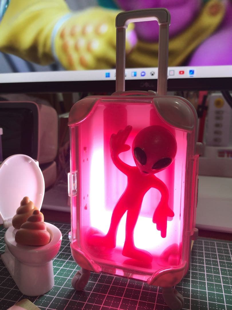 光る宇宙人キャリーケース型ディスプレイ　3体セット。