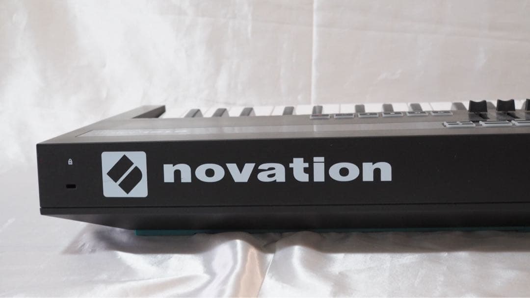 Novation SL MkIII 61鍵（MIDIキーボード）