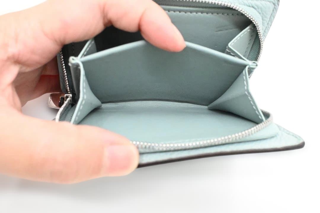 【極美品】Louis Vuitton 　ヴィトン　マヒナ　ポルトフォイユ・クレア