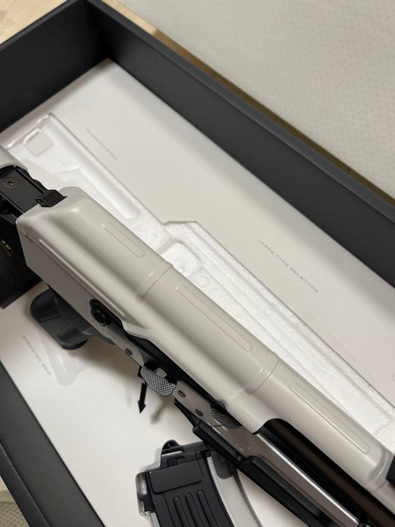 【美品】東京マルイ　次世代電動ガン AK ホワイトストーム