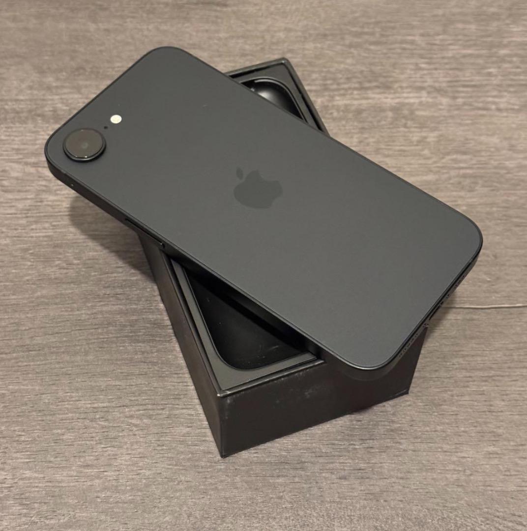 【ほぼ未使用】iPhone 16e｜SIMフリー版　バッテリー100％