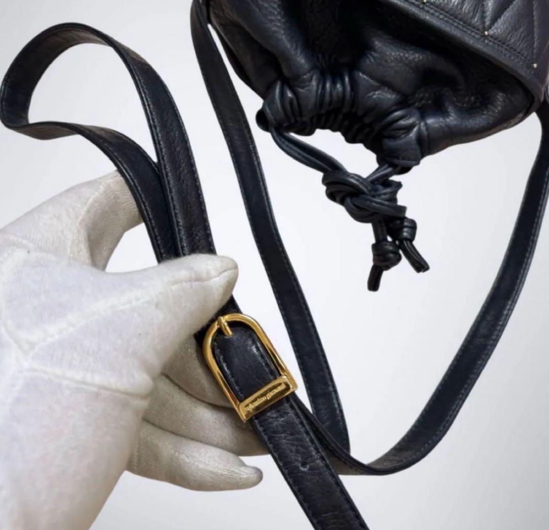 Valentino GARAVANI ヴァレンティノ　ショルダーバッグ　斜め掛け