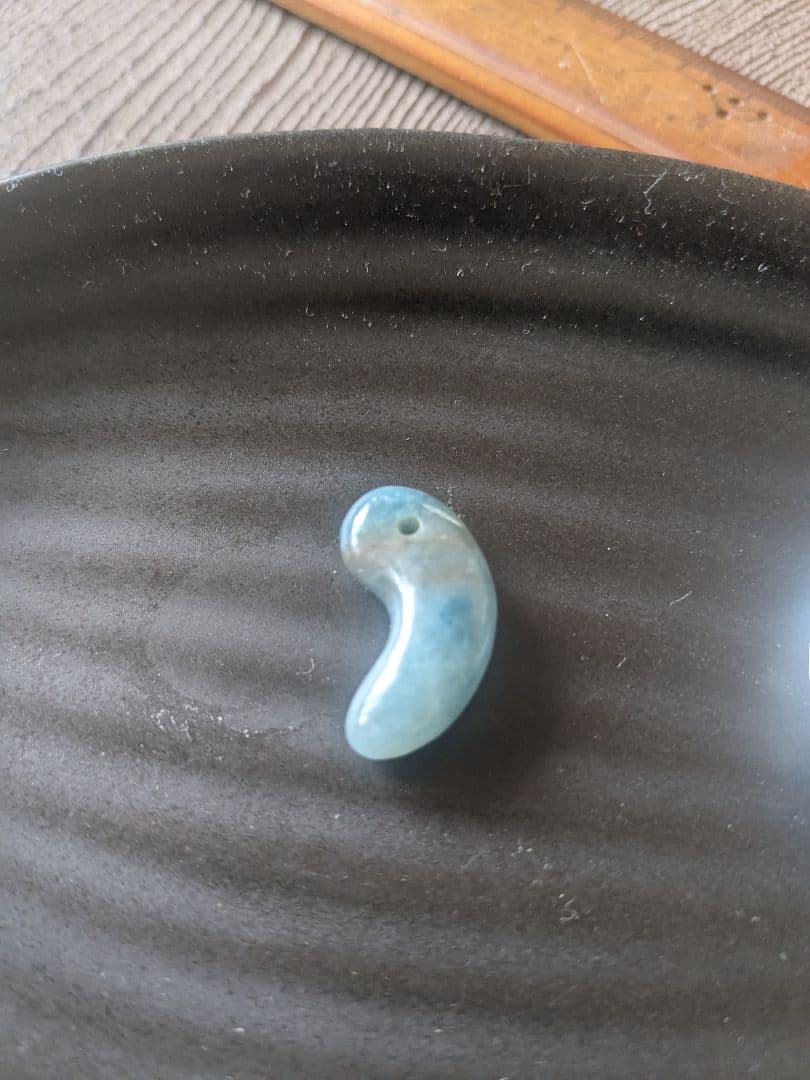 糸魚川コン沢翡翠♦勾玉No.②