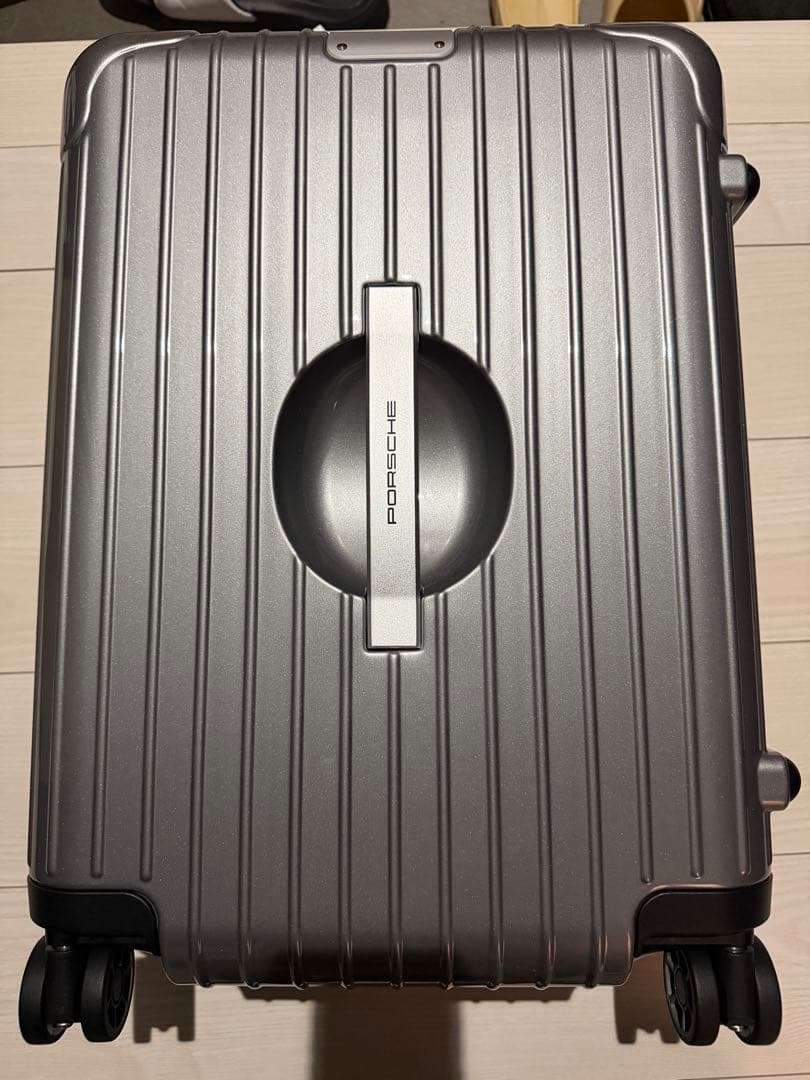 リモワ　ポルシェ キャリーケース シルバー