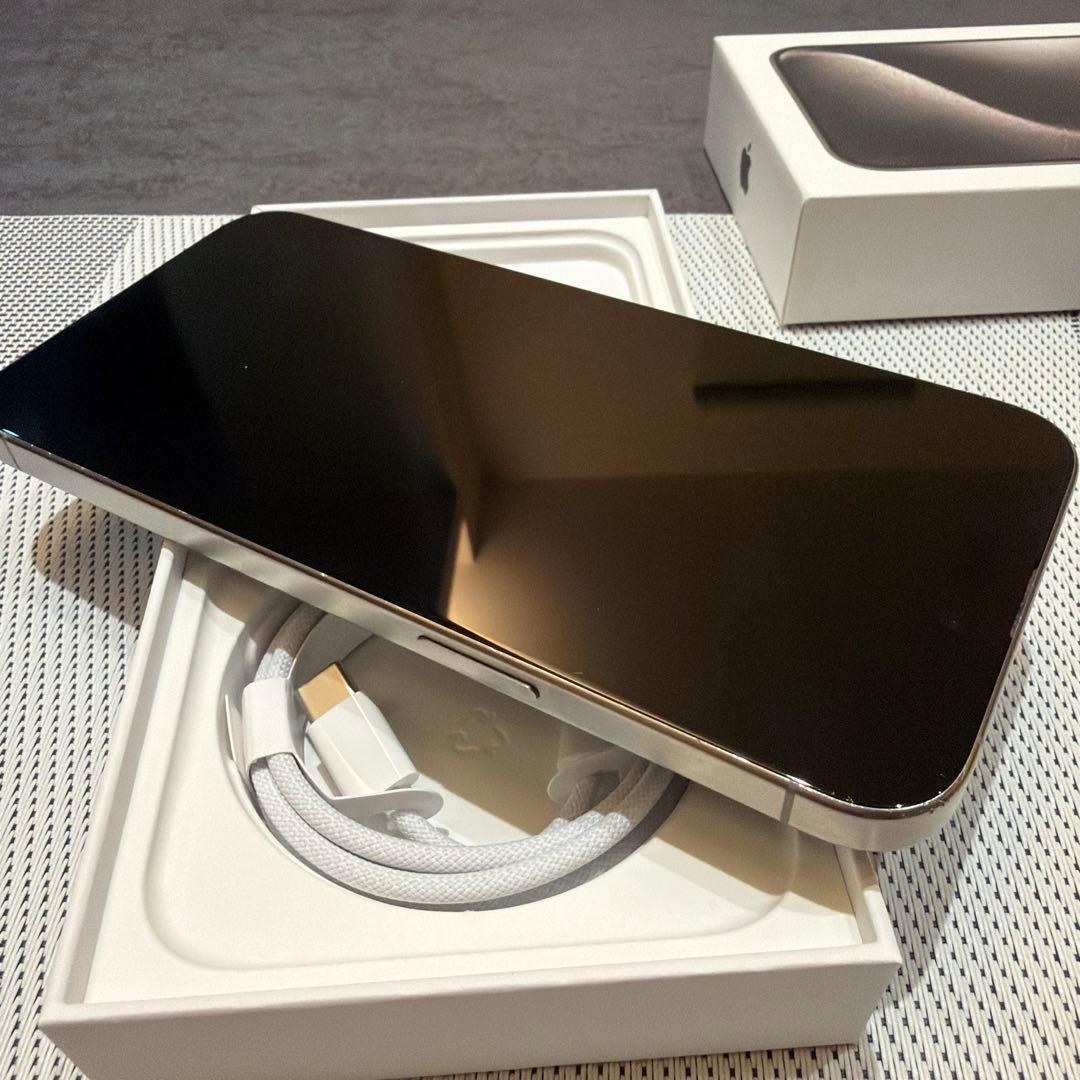 iPhone 15 Pro Max 本体 ナチュラルチタニウム　充電ケーブル付き