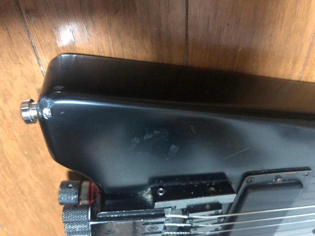 ヘッドレスギター　スタインバーガータイプ　プレイアビリティ良好￼ 調弦￼￼フリー