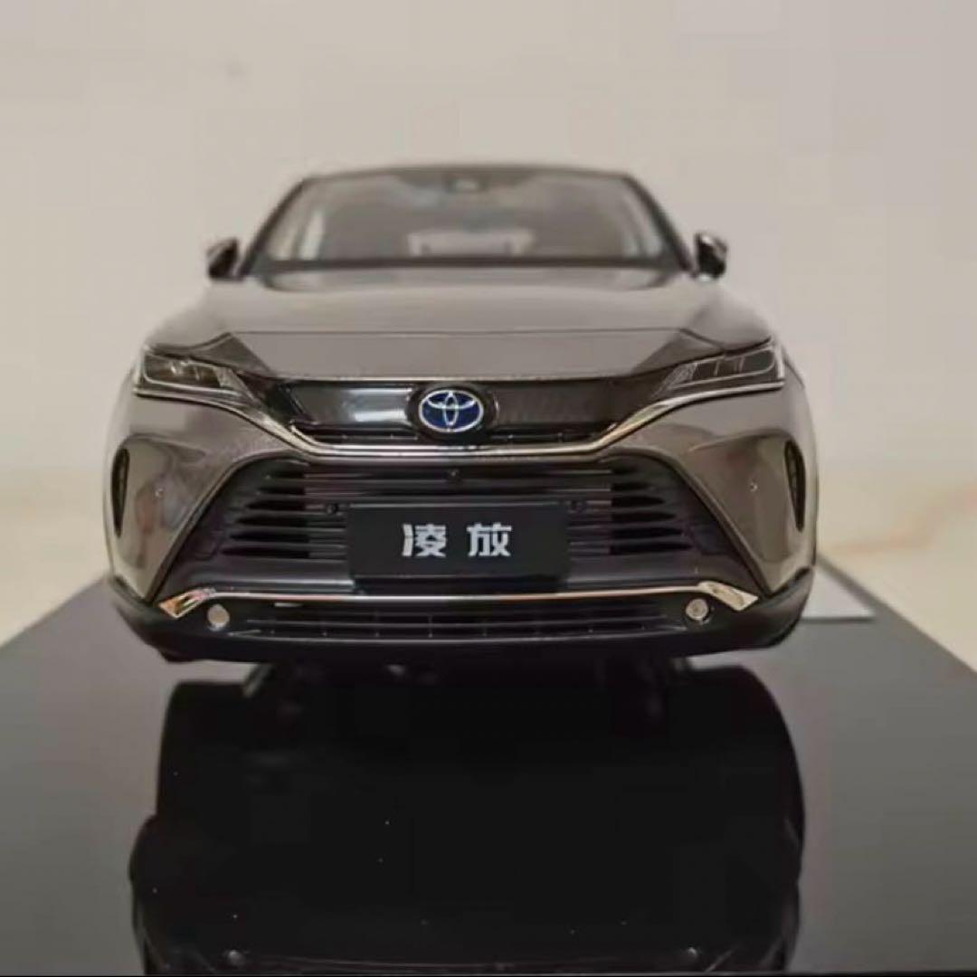 トヨタ ハリアー 1/18スケールモデルミニカー