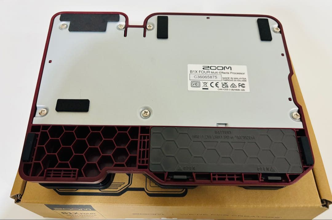 ほぼ新品 ZOOM ズーム B1X FOUR ベース用マルチエフェクター