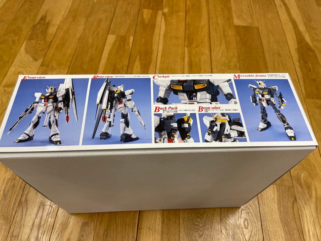 RX-93 νガンダム 1/100 プラモデル
