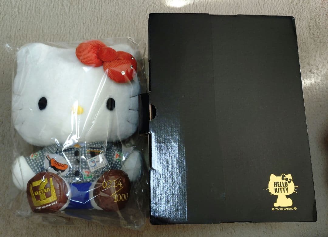 【餃子】HELLO KITTY 2代目　制服　ぬいぐるみ　　2体セット