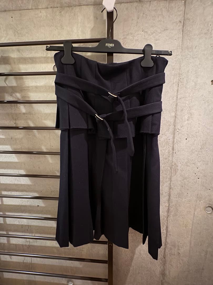 【COMME des GARÇONS】　2重ベルト2段プリーツスカート