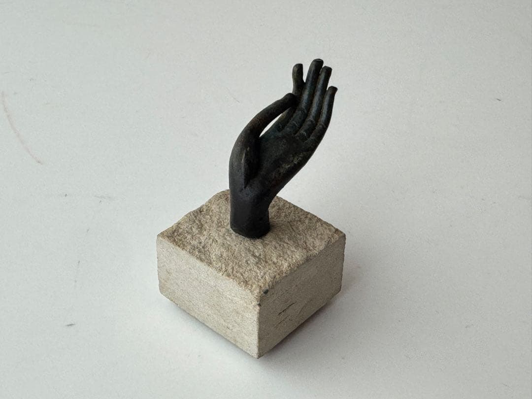 ヴィンテージ 手 彫刻 置物