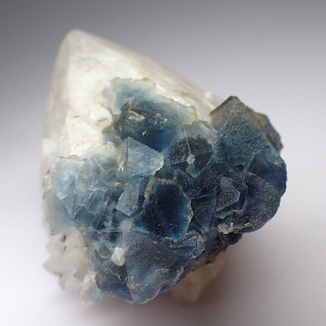 【中国/内モンゴル産】ブルーフローライトwithクォーツ