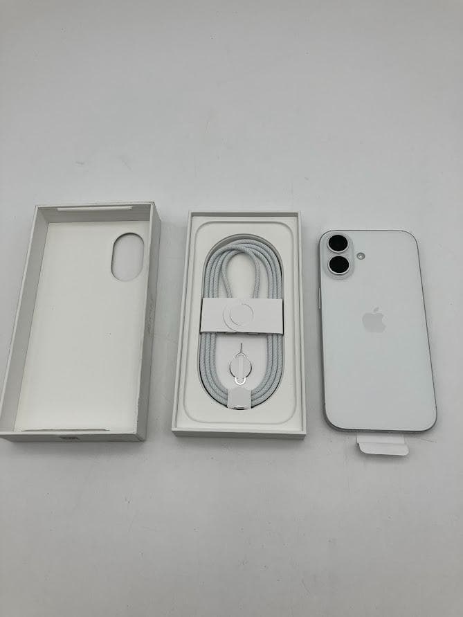 ほぼ新品　Apple iPhone 16 128GB ホワイト 本体