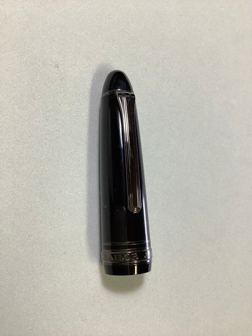 セーラーの万年筆　ブラックラスター　ペン先: EF 【不良個所あり】