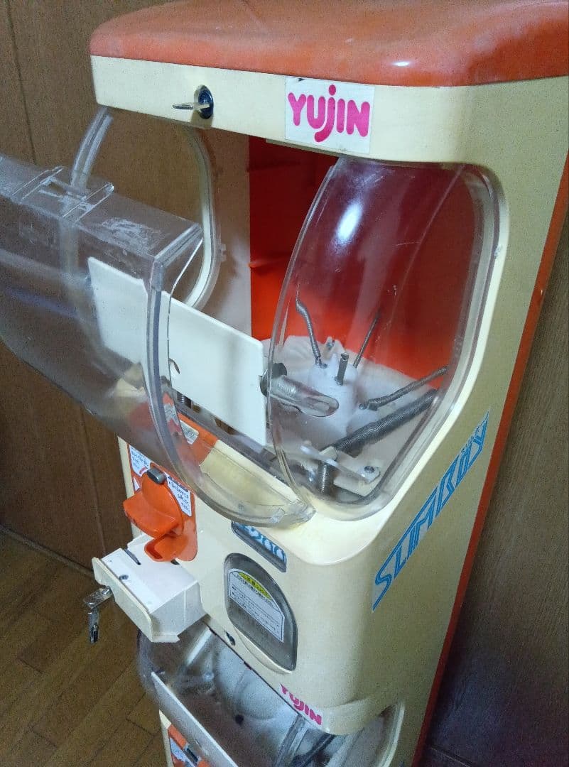 【カギ付！】ガチャガチャ　本体　スリムボーイ　ユージン　カプセルステーション