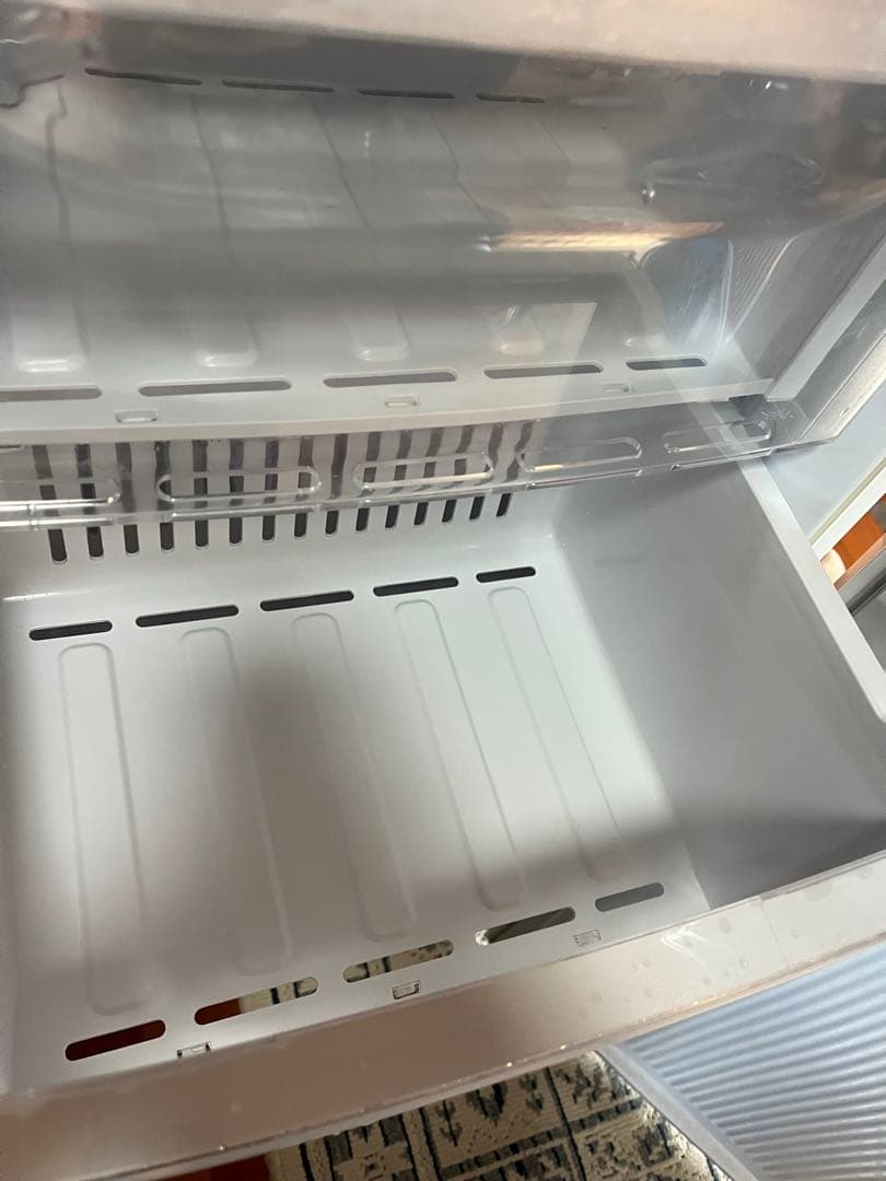 ・三菱電機ノンフロン冷凍庫 MF-U12N-W