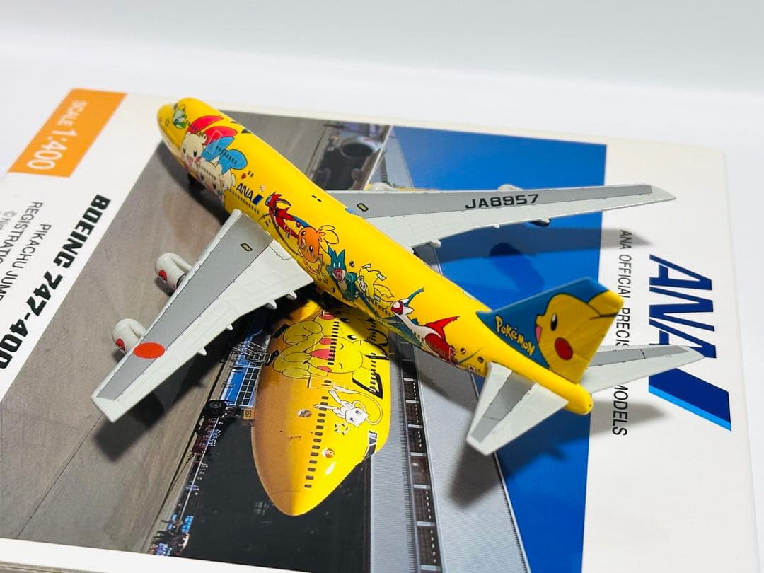全日空商事 1/400 B747-400 ピカチュウジャンボ NH40010