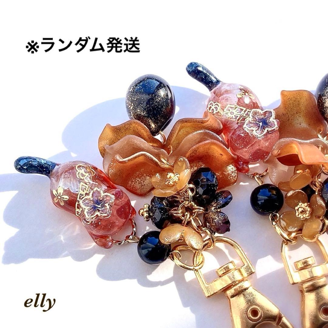 【やの様】1619.水引き　正月　天然石　牡丹　じゃれ猫　レジン　根付ストラップ