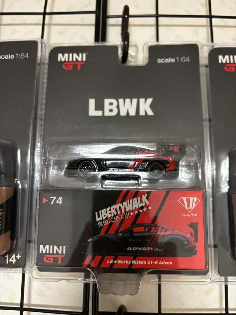 MINIGT 1/64 LBWK GT-R R35 ADVAN アドバン