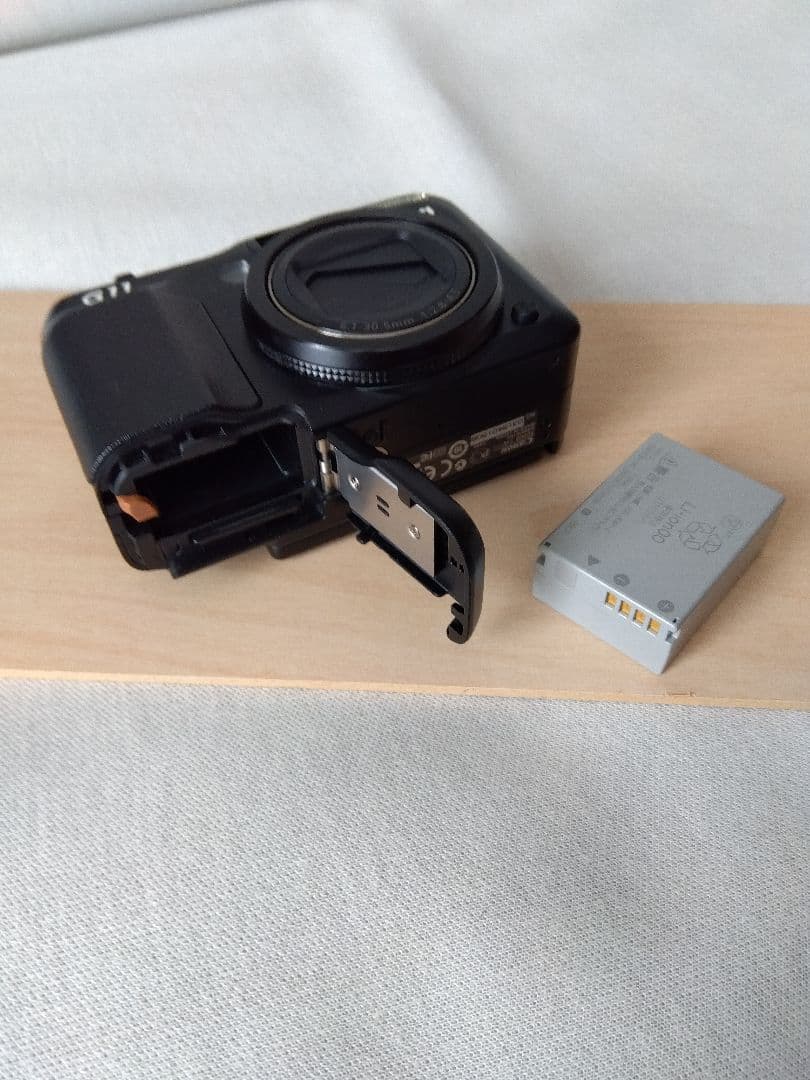 キヤノン PowerShot G11コンパクトデジカメ（充電器付）お値下げ!