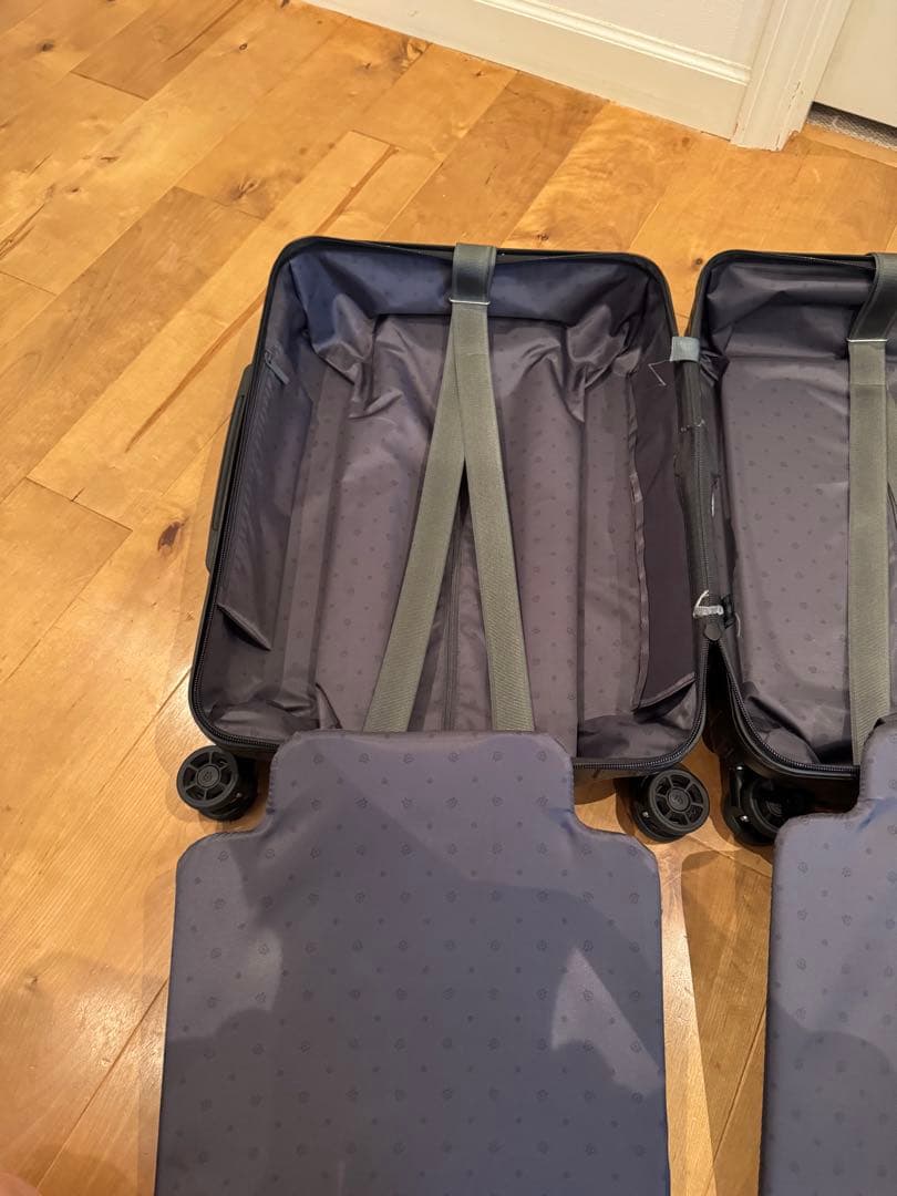 RIMOWA ブラック キャリーケース 4輪