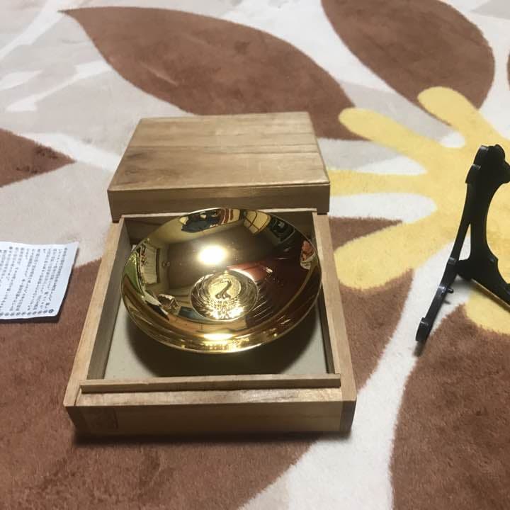 〔送料無料〕金の盃 箱 飾り台付き（他のサイトでも出品中のためお早めに）