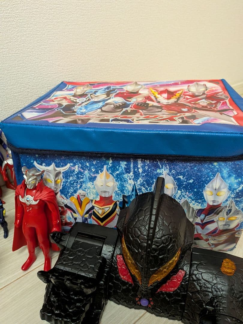 ウルトラマン怪獣ソフビまとめ売り40体＋おまけ付き　ベリアルキャッスル