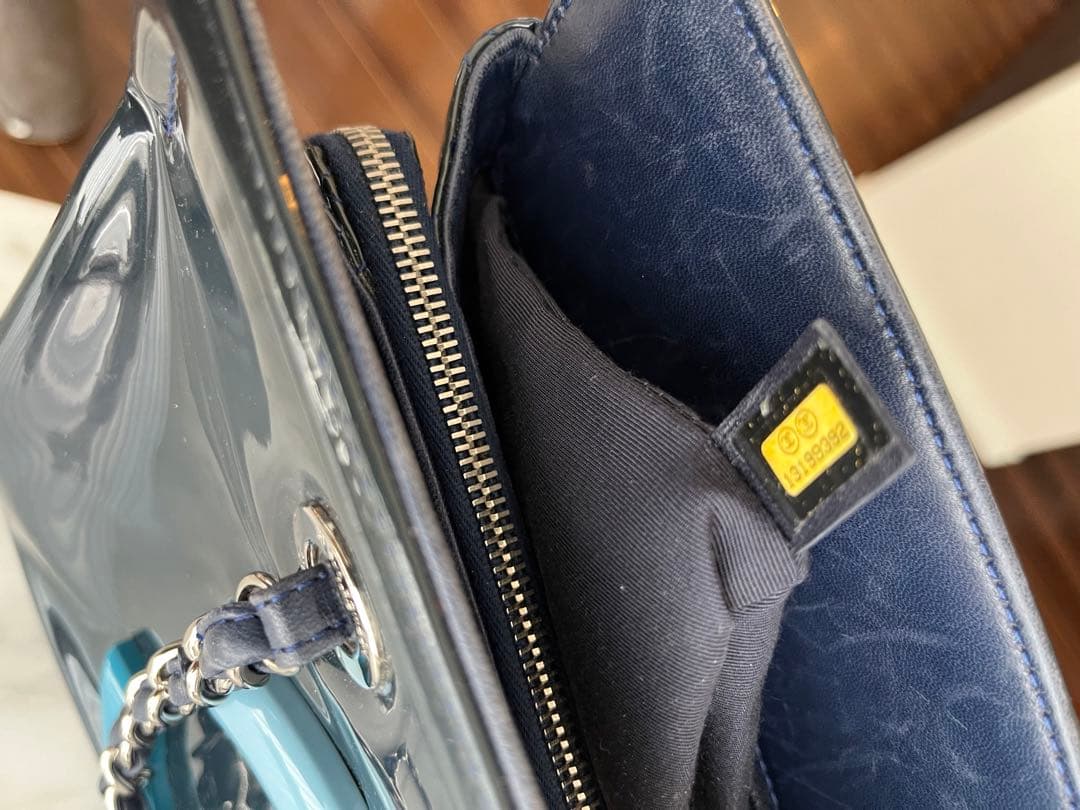 シャネルCC ココマーク　肩掛けリップスティク　 sanzoku