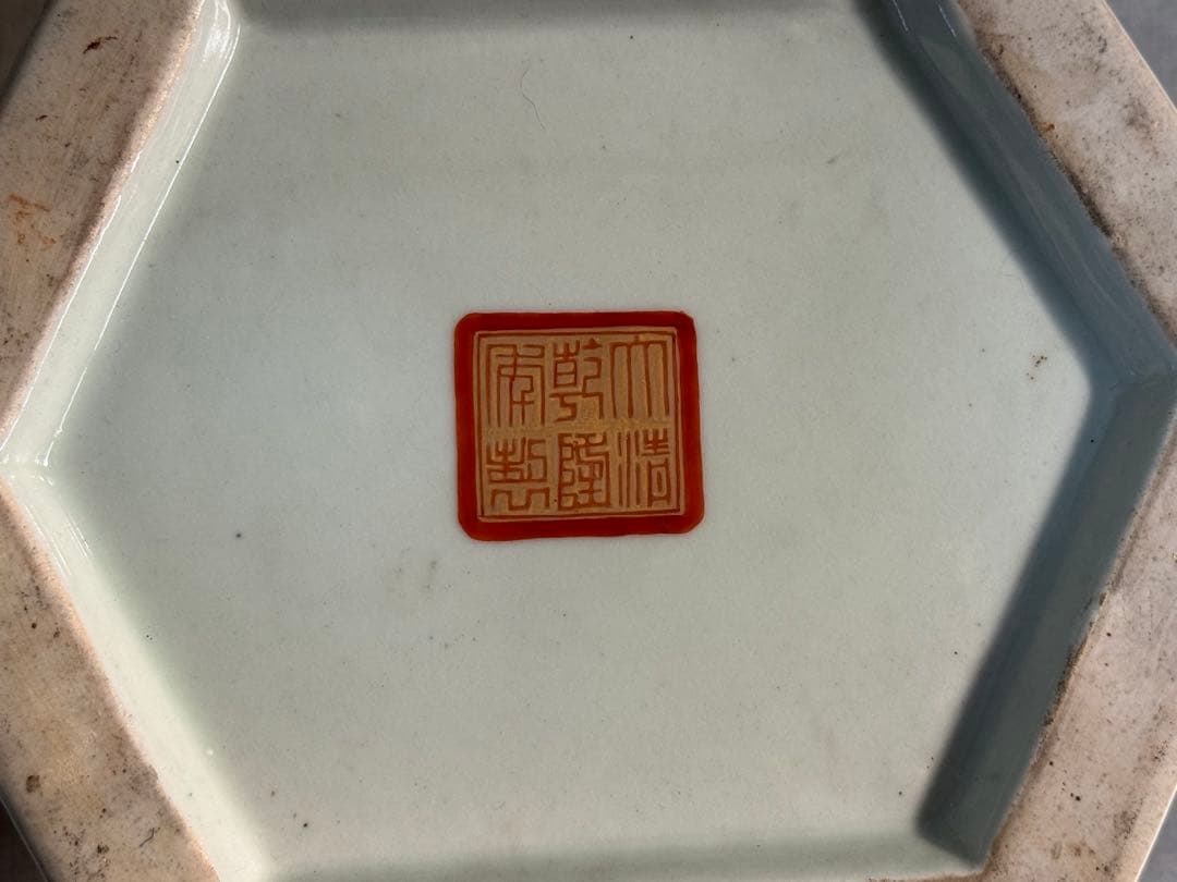 中国　大清乾隆年製銘　黒地粉彩龍鳳紋角瓶　左　高さ47.0cm 送料込み0106